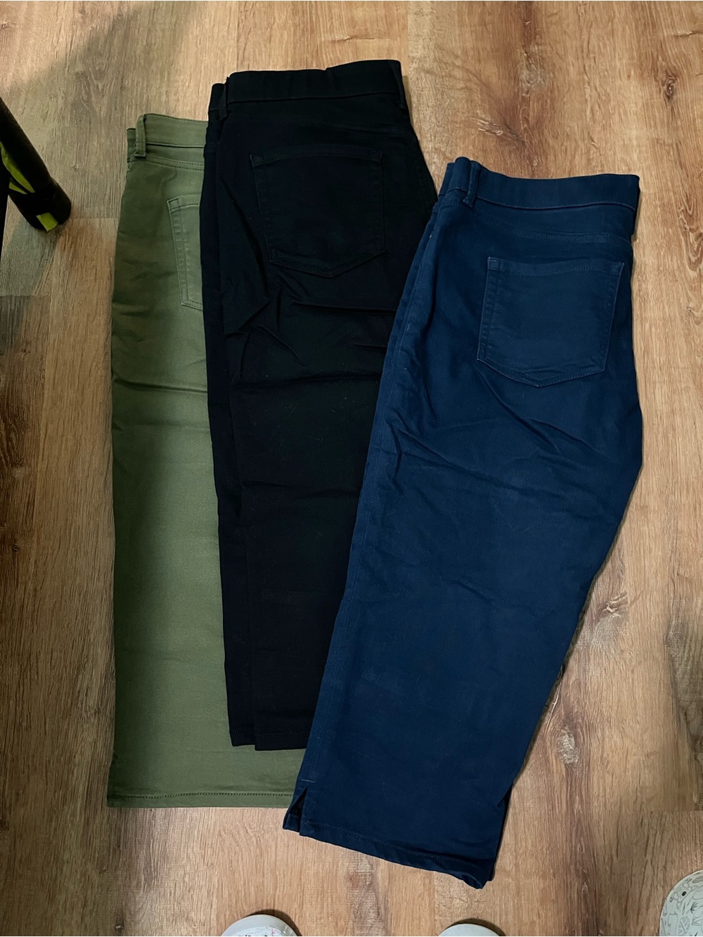 Liz Claiborne Sara Crop Capris - Olive, Black & Navy